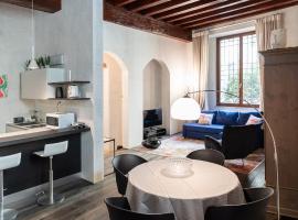 Rosa Luxury Apartment, hotel v mestu Verona