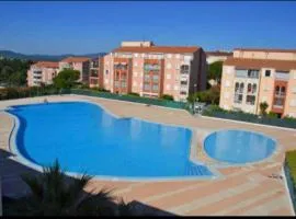 Studio dans résidence, piscine lagon, tennis et aire de jeux