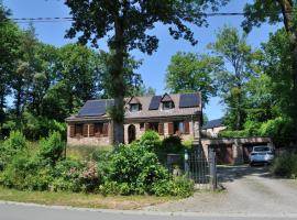 Très belle Villa 4 façades dans quartier vert et arboré - 5 kms de Namur, hotel in Namen