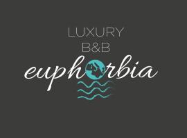 Luxury B&b Euphorbia บีแอนด์บีในอาชิเรอาเล