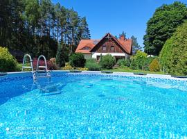 Pensjonat u Garncarza, hôtel avec piscine à Polnica