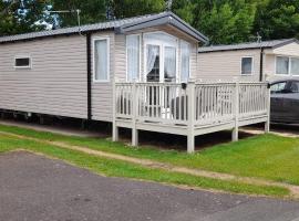 Luxury spacious family caravan, hotelli kohteessa Edinburgh