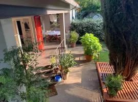 Casa nel verde con giardino e posto auto