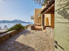 Ochre Dream, Beach front & Sunset villa Naousa, hotel en Naousa