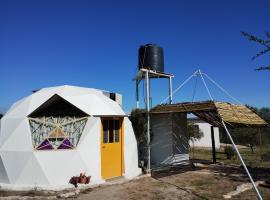 Cabaña Domo Delta, hotel a Los Cocos