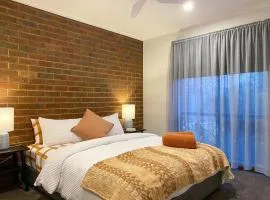 Tastefully Renovated, Peaceful Stay in CBD