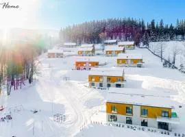 Wonder Home - Domki Hillside tuż przy stoku narciarskim - na terenie kompleksu plac zabaw i zewnętrzna siłownia, sklep, parking