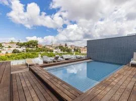 Liberdade Elegance W/Rooftop Pool by LovelyStay