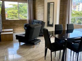 Apartamento con Excelente Ubicación en Envigado, hotel en Envigado