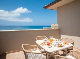 Zefiro Apartments: San Vincenzo'da bir otel