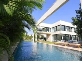 Breathtaking Villa w Pool & Sauna Near the Beach by Sea N' Rent