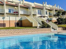 Peniche master bedroom with sea view balcony, private bathroom, shared kitchen, swimming pool, surfing resort, hotel in Atouguia da Baleia