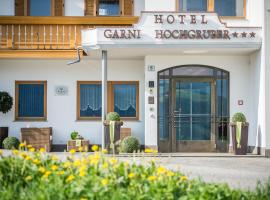 Hotel Garni Hochgruber, hotel em Brunico