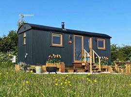 Luxury Shepherd Hut in the Peak District, brunarica v mestu Bakewell