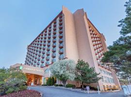 Embassy Suites by Hilton Kansas City Plaza, hotel em Kansas City