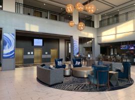 DoubleTree Suites by Hilton Hotel & Conference Center Chicago-Downers Grove, хотел в Даунърс Гроув