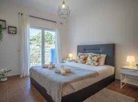 Beach & Nature Apartment - 2bedroom apt in Aljezur, hotel u gradu 'Aljezur'