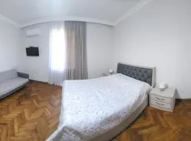 Comfortable Apartment close to Central Park