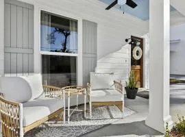 Cozy Vacation Rental in Old Town Bay St Louis close to beach, bars, and dining