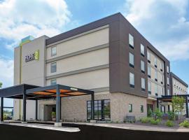 Home2 Suites By Hilton Bettendorf Quad Cities, hotel na may pool sa Bettendorf