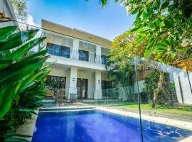 Villa Gigi - Sumptuous 3BR Family Villa in the very Heart of Canggu