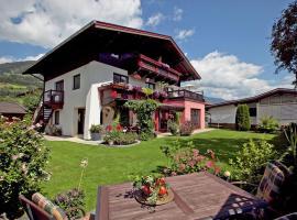 Apartment in Bramberg am Wildkogel with balcony, hotel din Bramberg am Wildkogel