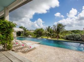 A Beautiful Villa Curacao with large pool and tropical garden, готель у місті Jan Thiel