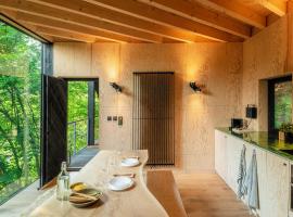 Hutstuf - The Fox & Private Outdoor Spa, hotel com spa em La-Roche-en-Ardenne