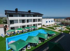 Weekend Family Hotel, готель у Кароліно-Бугазі