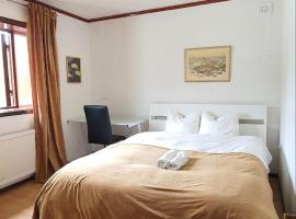 우메오에 위치한 호텔 Private Room in Shared House-Close to University and Hospital-1