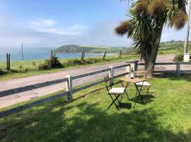 Harbour View Cottage, Rochespoint, Cork Harbour، فندق في ميدليتون