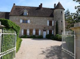 La Rochelière，Bresse-sur-Grosne的有停車位的飯店