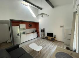 Appartement duplex avec terrasse, hótel í Palaiseau