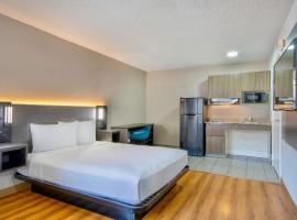 Studio 6-Austin, TX - Midtown, hotel in Austin