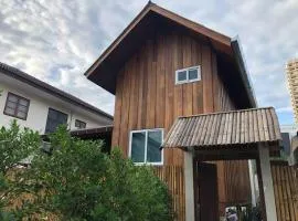 Wooden house in the centre of Chiangmai self-checkin