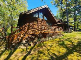 The Luxury Suite at Bear Mountain, cabană din Eureka Springs