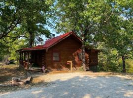 Eureka Springs में Cozy Cabin at Bear Mountain Log Cabins, cabin