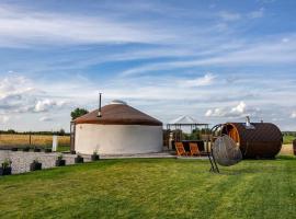 Jurtowe Wzgórze Glamping, camping de luxo em Grabinek