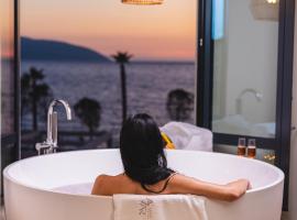 Azar Luxury Suites, hotel v Vlorë