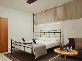 Studio V3st & Parking, hotel sa Larisa