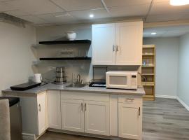 A Bright Specious 1 Bedroom Unit in the Basement, hotel v mestu Ottawa