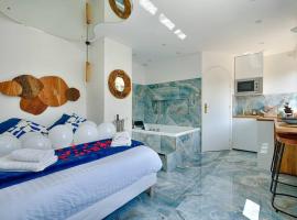 welcome to Santorini, hotel with jacuzzis in Montgeron