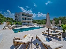 Luxury Villa Del Sogno with pool, jacuzzi, parking