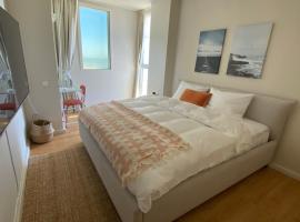 spacious real two bedrooms at the daniel hotel, ξενοδοχείο σε Herzelia 