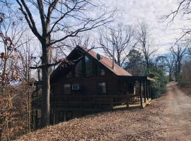 The Loft at Bear Mountain log cabins, cabană din Eureka Springs