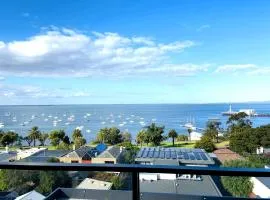 Modern apartment with water view in Geelong