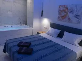 Athens Jacuzzi apartment