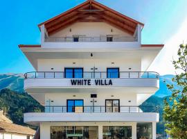 Përmet में, होटल White Villa