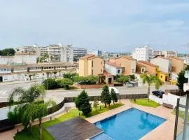 Luminoso apartamento con piscina