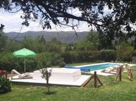 Cabaña para relajarse con vista panorámica, hôtel à Villa General Belgrano